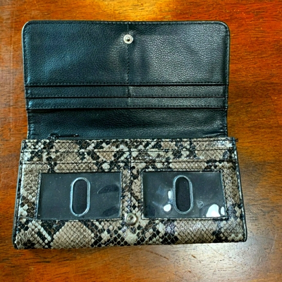 Nine West Wallet ( Like New Condition) - Picture 2 of 4